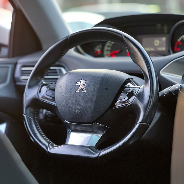 Peugeot  308 BLUE HDI HB 1.6 AUT 2019 12