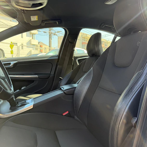VOLVO S60 D2 COMFORT 2.0 DIESEL AUT 2019. 8