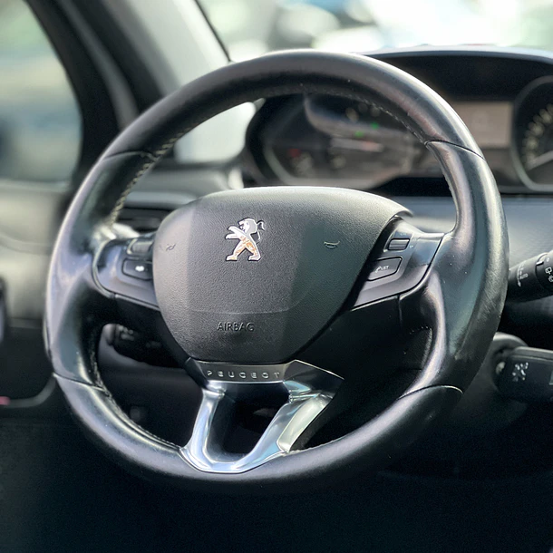 PEUGEOT 208 ALLURE BLUEHDI 1.6 2019 11