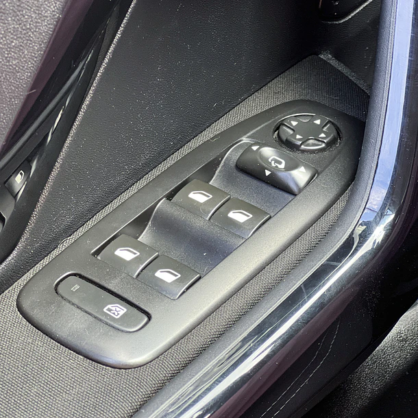 PEUGEOT 208 ALLURE BLUEHDI 1.6 2019 12