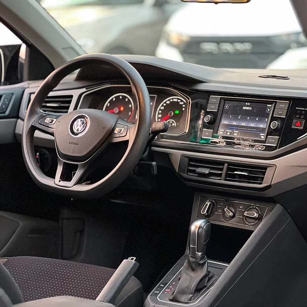 VOLKSWAGEN POLO 1.6 COMFORTLINE AUT 2019 8