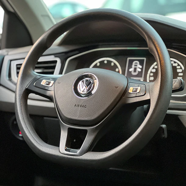 VOLKSWAGEN POLO 1.6 COMFORTLINE AUT 2019 11