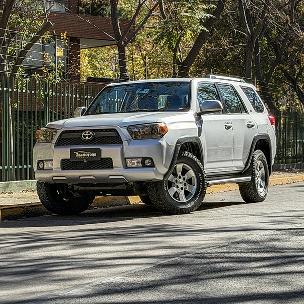 Toyota 4runner 4.0 SR5  4x2 2011 1
