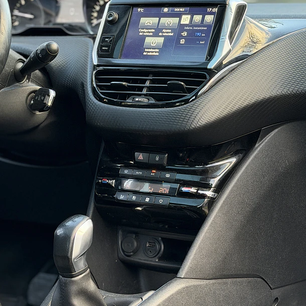 PEUGEOT 208 ALLURE BLUEHDI 1.6 2017 10