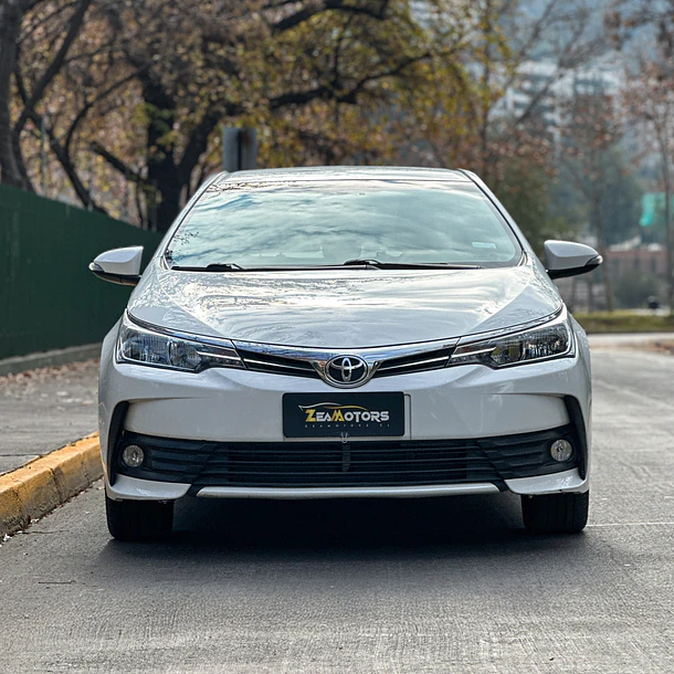 Toyota Corolla 1.8 AUT XLI 4X2 CVT 4P 2018 3