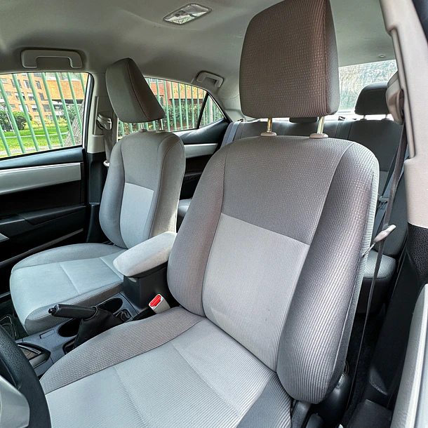 Toyota Corolla 1.8 AUT XLI 4X2 CVT 4P 2018 14
