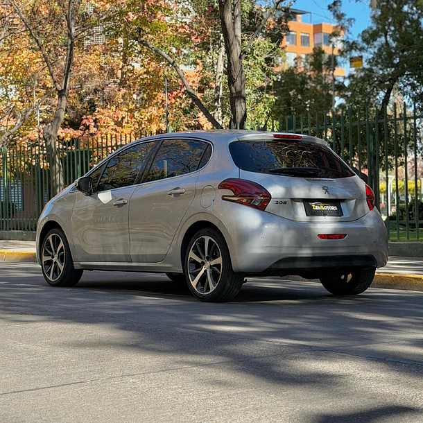 PEUGEOT 208 ALLURE BLUEHDI 1.6 2019 4