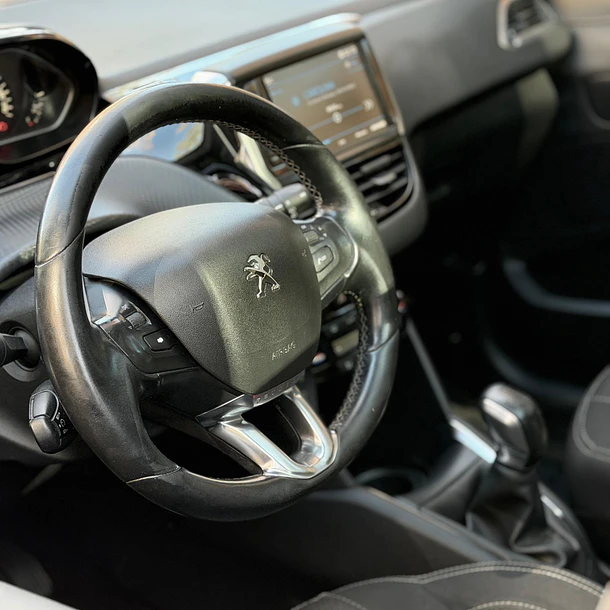 PEUGEOT 208 ALLURE BLUEHDI 1.6 2019 8