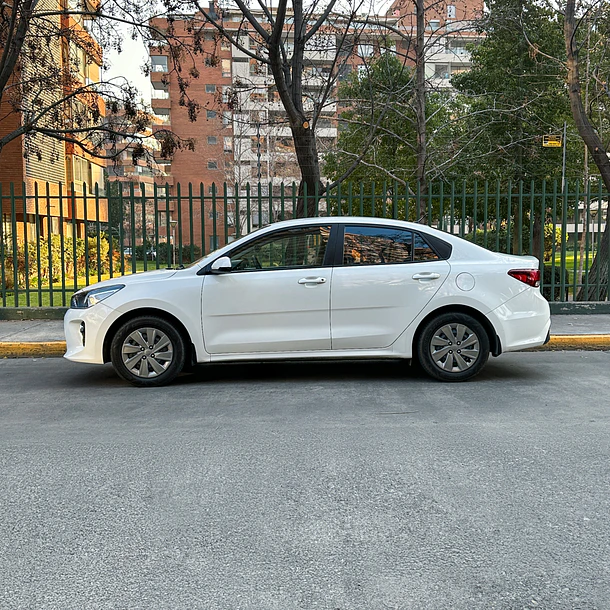 KIA RIO 4 LX 1.4 MT  2021 2