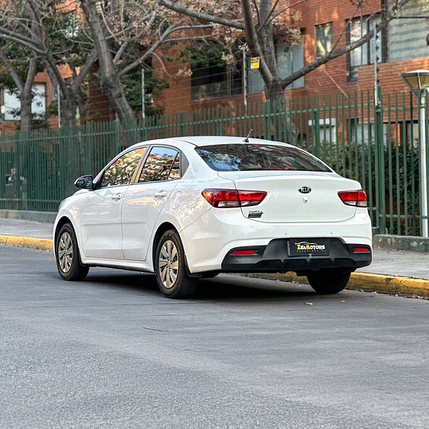 KIA RIO 4 LX 1.4 MT  2021 4
