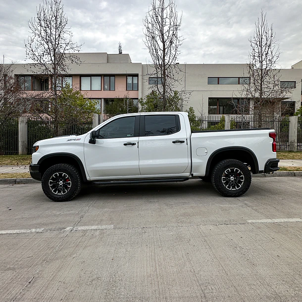 Chevrolet Silverado 6.2L ZR2 AT 2025 2