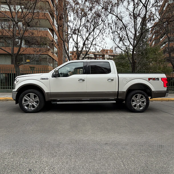 Ford F-150 5.0 Lariat Luxury 4x4 2020 3