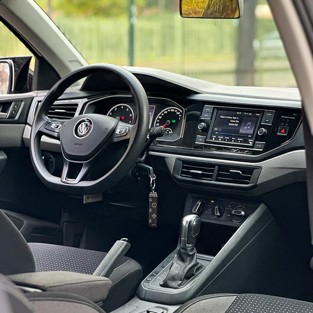 VOLKSWAGEN POLO 1.6 COMFORTLINE AUT 2019 9