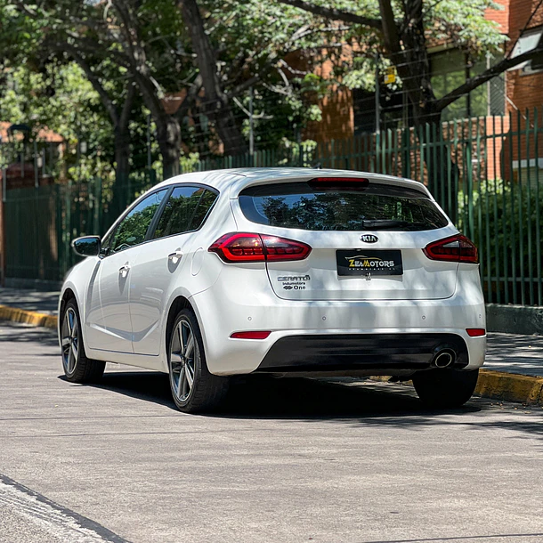 KIA CERATO 5 SX 1.6  2014 3