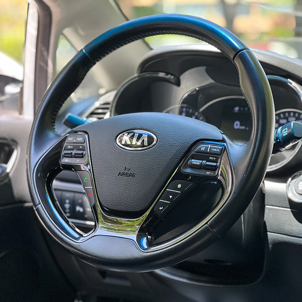 KIA CERATO 5 SX 1.6  2014 11