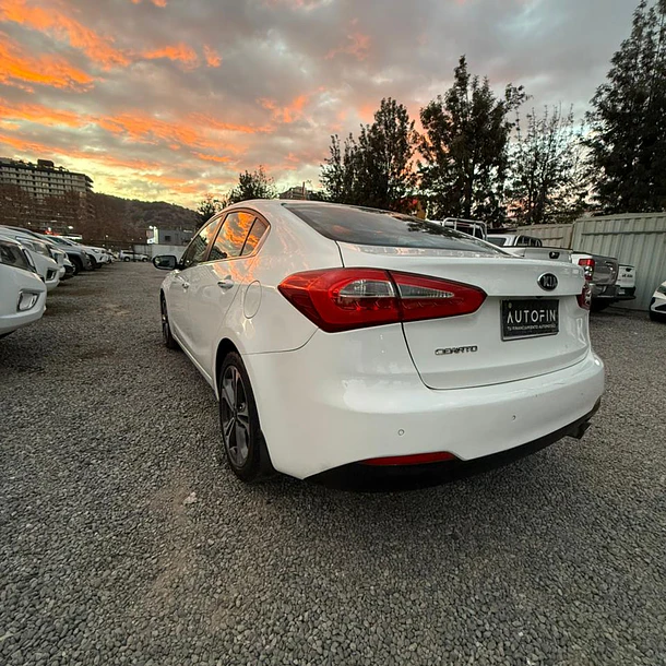 KIA CERATO 5 SX 1.6  2014 4
