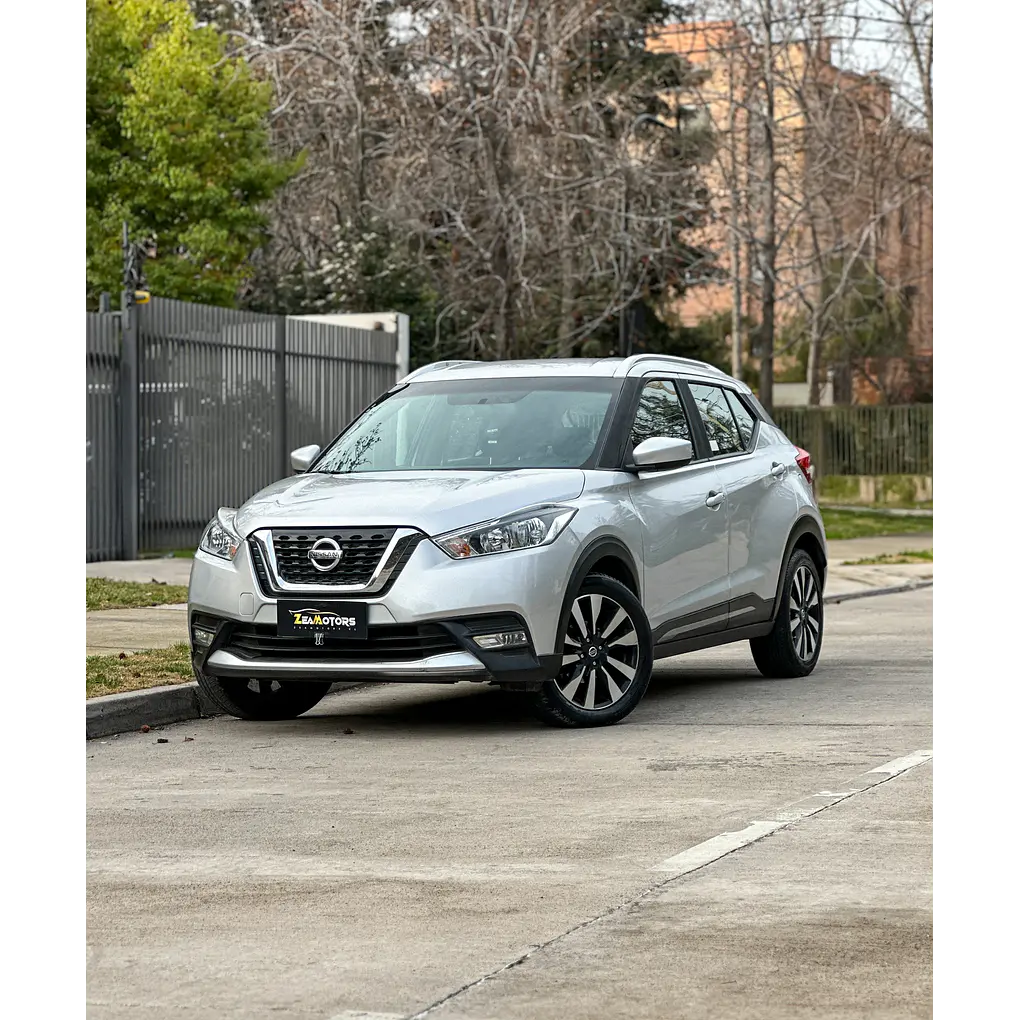 Nissan 5 — foto 2 de 11