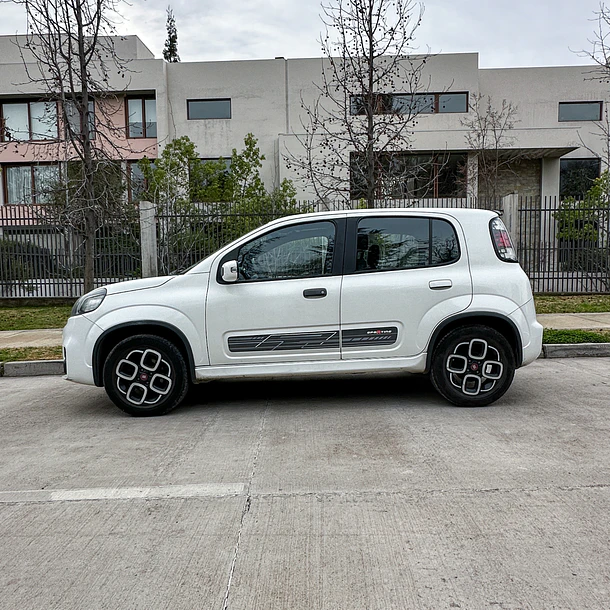 FIAT UNO SPORTING 1.4 2016 2
