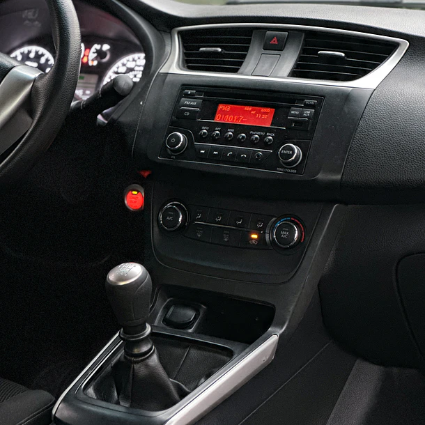 NISSAN SENTRA B17 1.8 2019 10