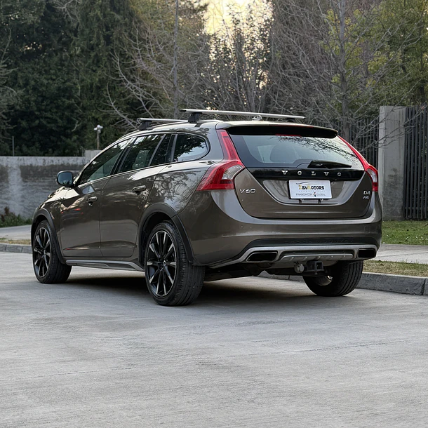 VOLVO V60 CROSS COUNTRY D4 AWD 2.4 PLANTINUM 5