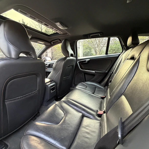 VOLVO V60 CROSS COUNTRY D4 AWD 2.4 PLANTINUM 11