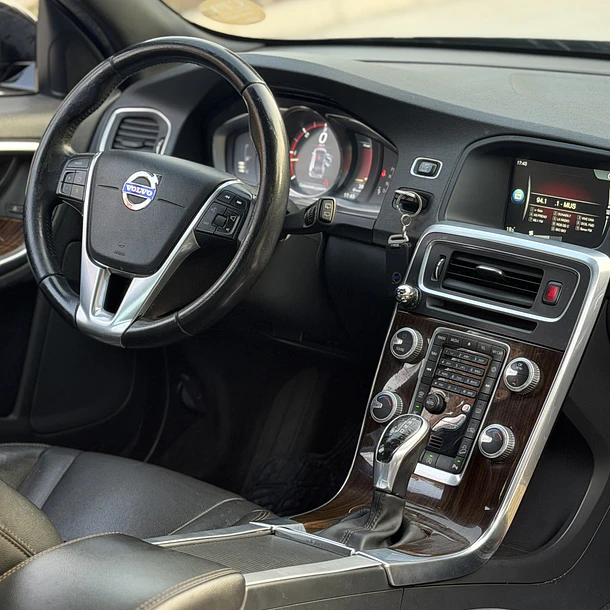 VOLVO V60 CROSS COUNTRY D4 AWD 2.4 PLANTINUM 9