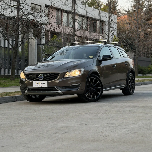 VOLVO V60 CROSS COUNTRY D4 AWD 2.4 PLANTINUM 1