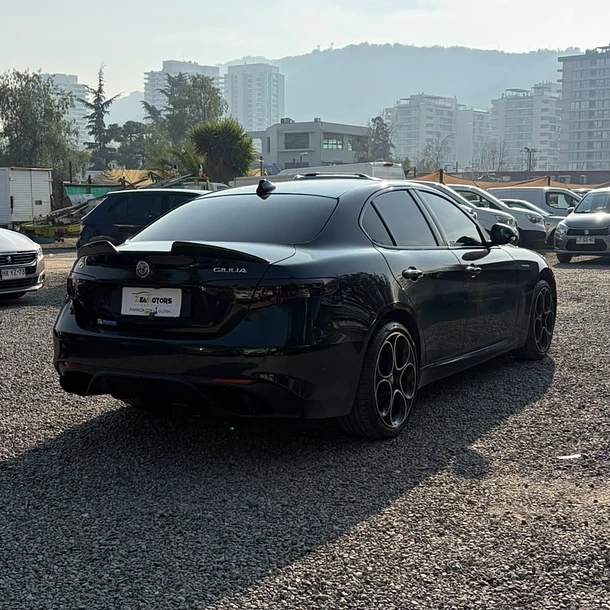 ALFA ROMEO GIULIA 2.0 VELOCE  2024 4