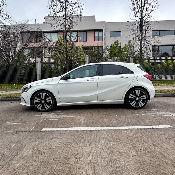MERCEDES BENZ A200 D 2.1 2017 10