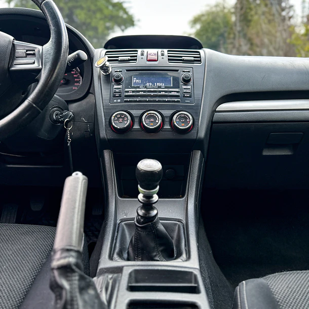 SUBARU NEW XV AWD 2.0I 2014 8