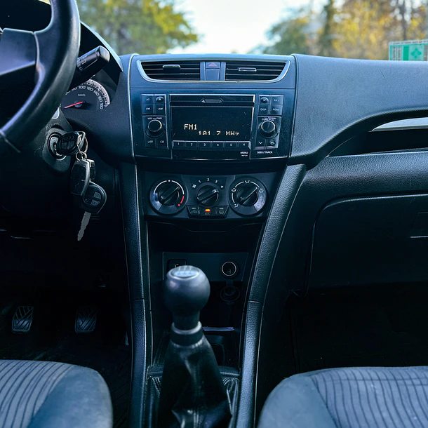 Suzuki Swift 1.4 2012  8