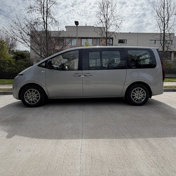 HYUNDAI STARIA US4 CRDI 2.2 AUT  2025 2