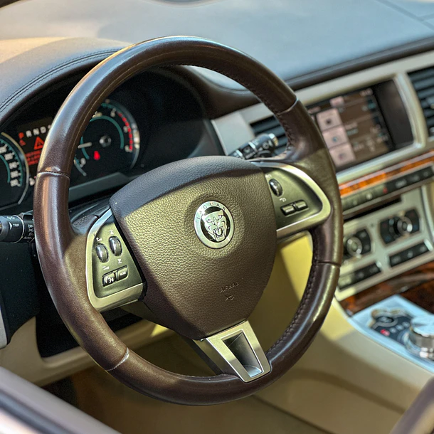 JAGUAR XF 3.0 V6 TURBO AUT 2013 4