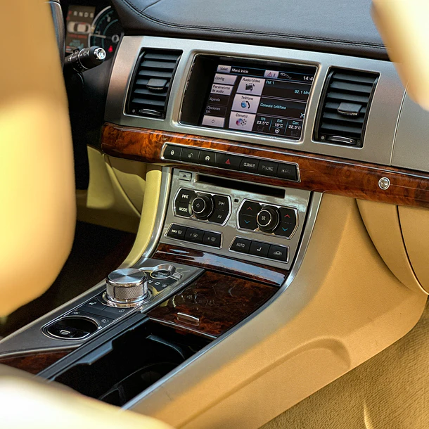 JAGUAR XF 3.0 V6 TURBO AUT 2013 5