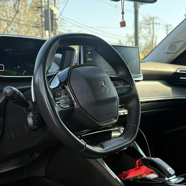 Peugeot 2008 1.2 PURETECH 130 EAT8 2021 5