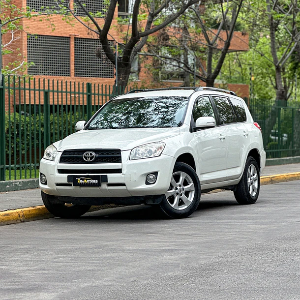 TOYOTA RAV4 2.4 AUT 2012 1