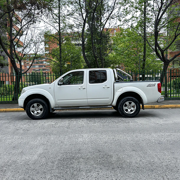 NISSAN NAVARA DCAB LUX LE  4X4  2.5 AUT 2015 2