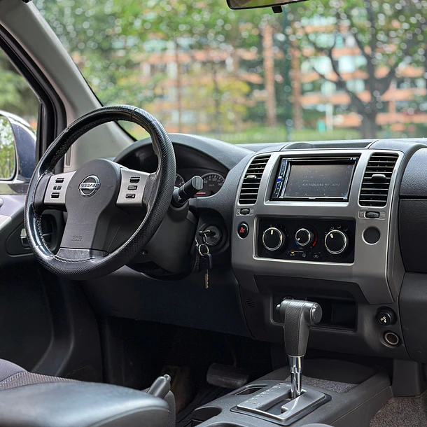 NISSAN NAVARA DCAB LUX LE  4X4  2.5 AUT 2015 10