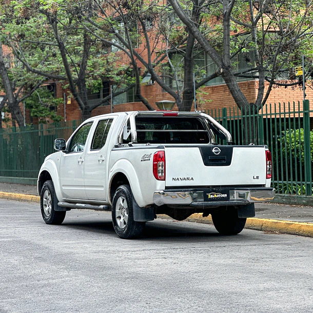 NISSAN NAVARA DCAB LUX LE  4X4  2.5 AUT 2015 4