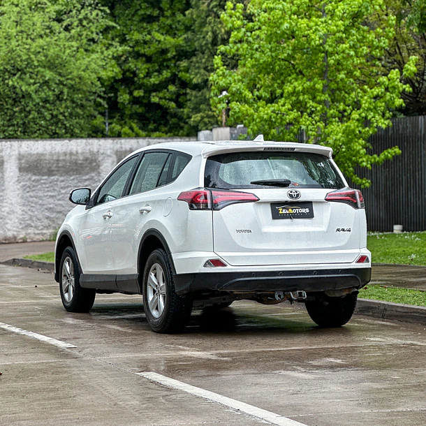 TOYOTA RAV4 2.0 SUPER LUJO 4X2 AT 5P 2018 4