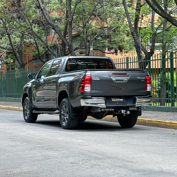 TOYOTA HILUX SR 2.4 DCAB 4X2 MT 2023 4