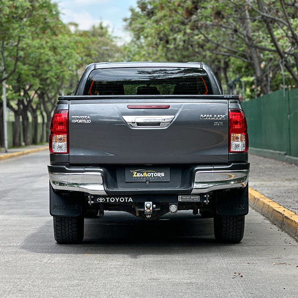 TOYOTA HILUX SR 2.4 DCAB 4X2 MT 2023 5