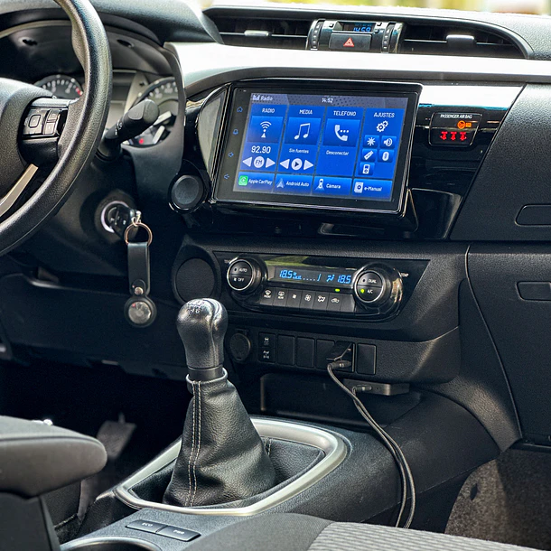 TOYOTA HILUX SR 2.4 DCAB 4X2 MT 2023 12