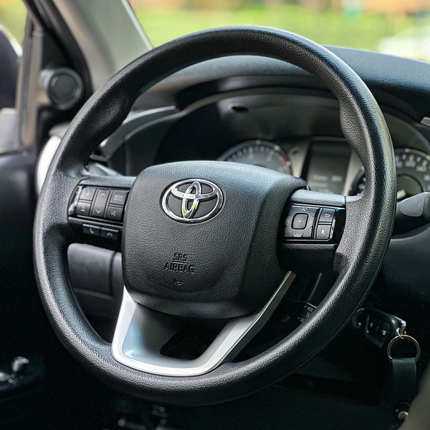 TOYOTA HILUX SR 2.4 DCAB 4X2 MT 2023 13