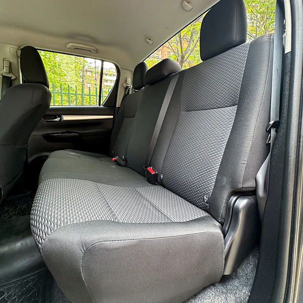 TOYOTA HILUX SR 2.4 DCAB 4X2 MT 2023 15