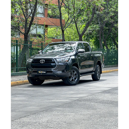TOYOTA HILUX SR 2.4 DCAB 4X2 MT 2023