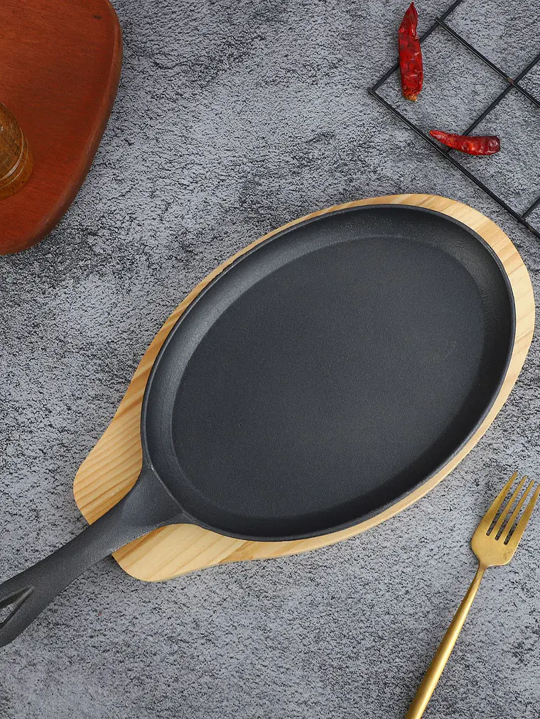 Fajita de Hierro Fundido Ovalada con Base de Madera 26x16cm 2