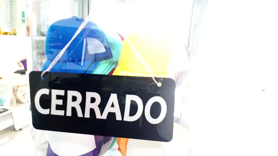 AVISO ABIERTO Y CERRADO PARA VIDRIO 3