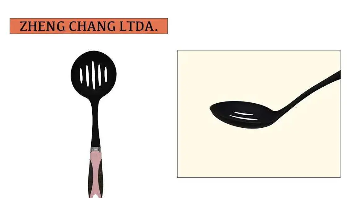 Cuchara con huecos plástica  1