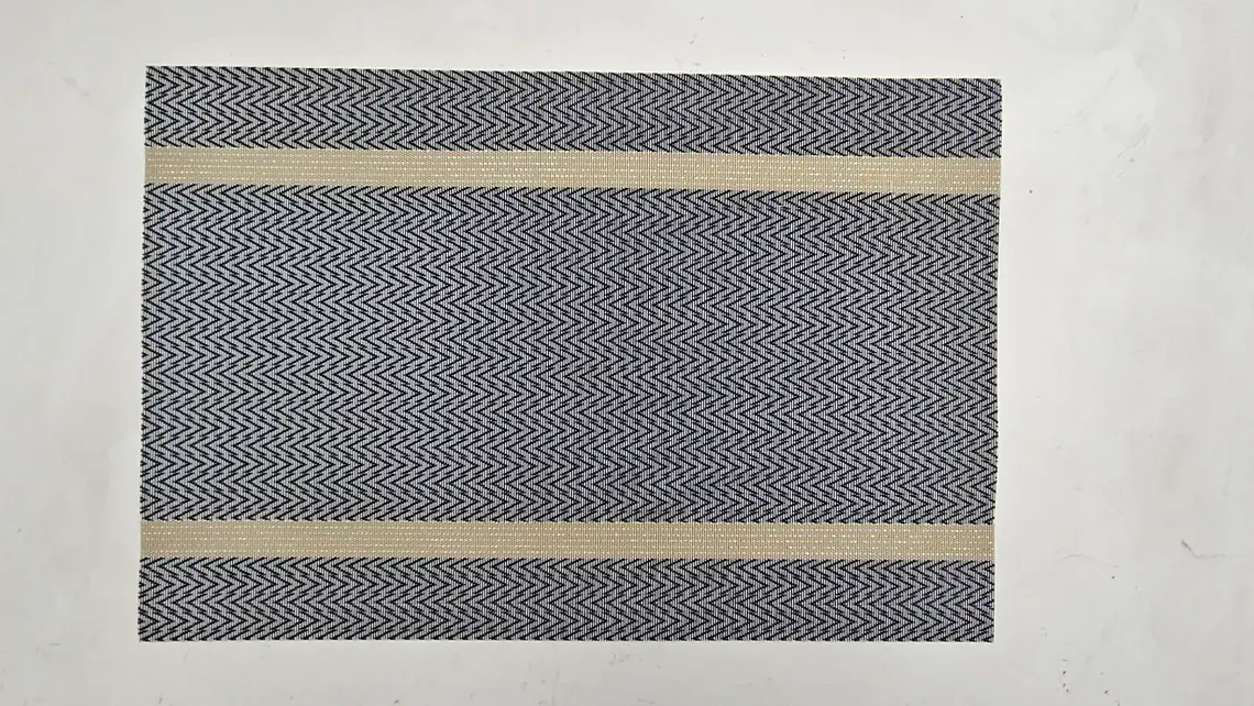 Individual de mesa cuadrado tejido en pvc linea dorada 30cmx45cm (x12) 1